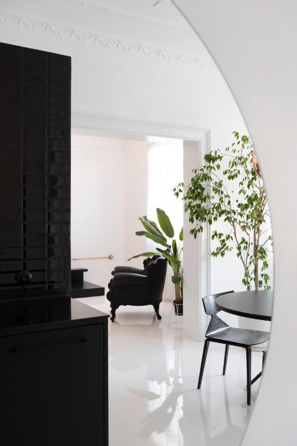 Trilogy Black Salonic