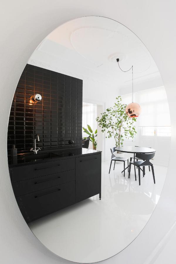 Trilogy Black * Salonic