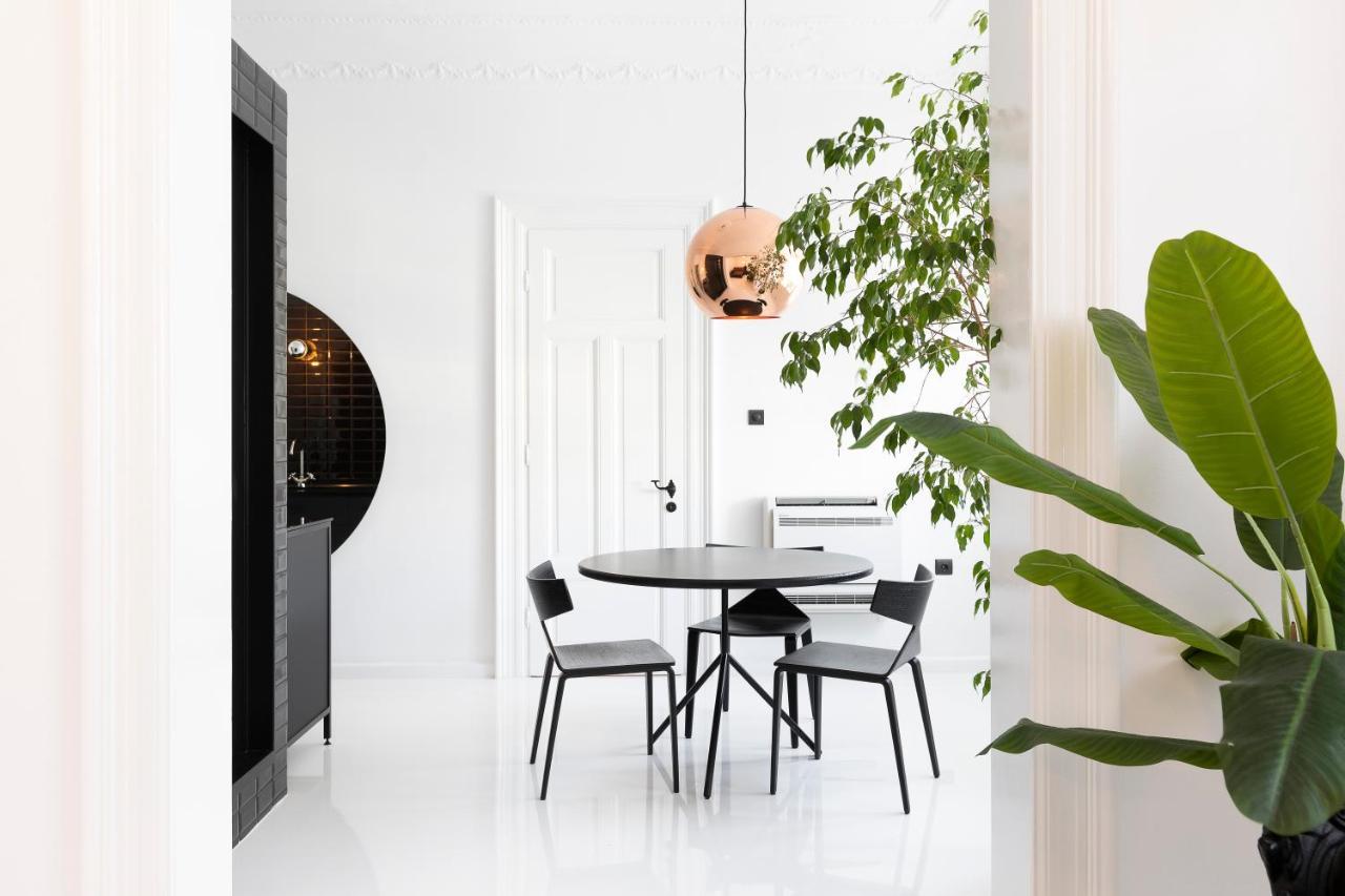 Trilogy Black Salonic